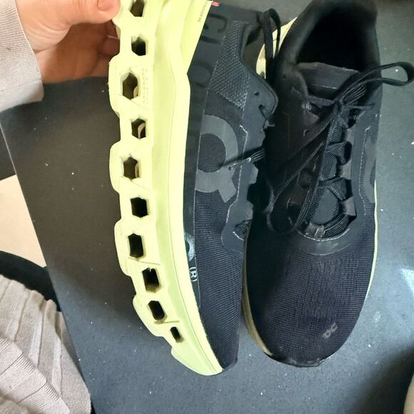 ON Men\'s Black and Yellow Athletic Shoes